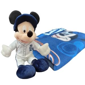 DISNEY Mickey Mouse Detroit Tigers Plush and Blanket Set